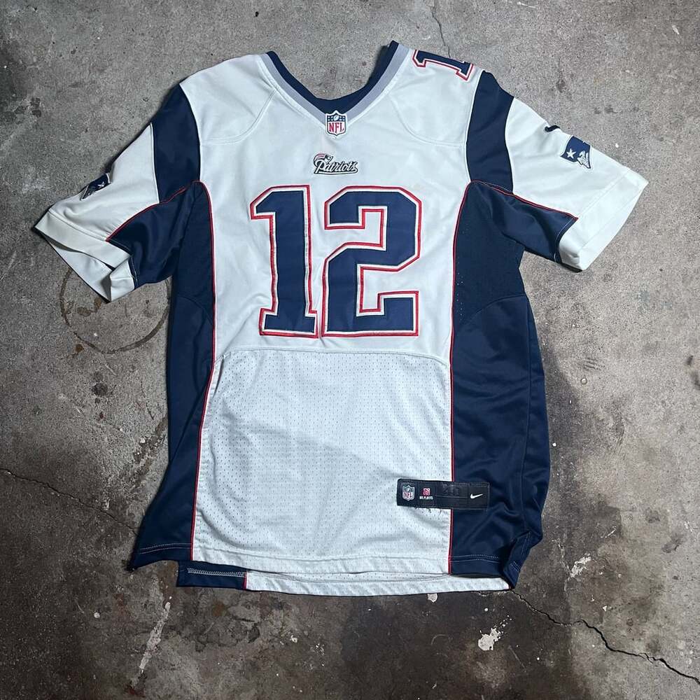 Authentic Nike New England Patriots Tom Brady #12 Away Game Jersey Size 40